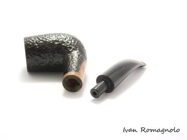 Pipa "Bent Billiard" in legno di radica, rusticata nera (Non disponibile) - immagine 12