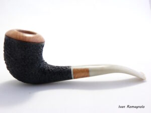 Pipa "Dublin" n.2024  rusticata in legno di radica